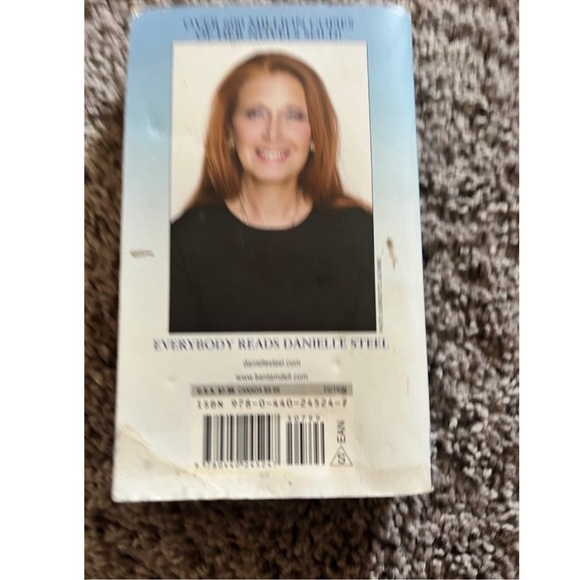 Friends Forever by Danielle Steel  Book - Picture 2 of 2